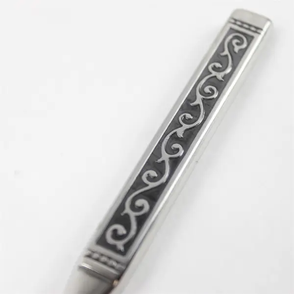 Set of 4 Oneida Spanish Court Stainless Modern Hollow Knives