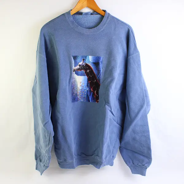 NWOT Vtg Oneita Adult XL Blue Giraffe Graphic Crew Neck Pullover Sweater