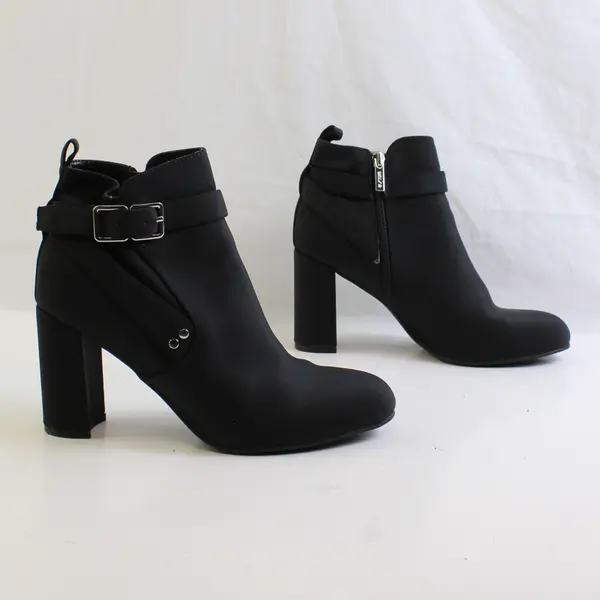 Unisa Holon Solid Black Block Heel 3.5" Ankle Boots Women's Size 8M