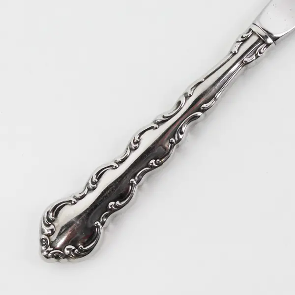 Lot of 2 Oneida Silver Mozart Pattern SS Hollow Dinner Knives Small Serration 9"