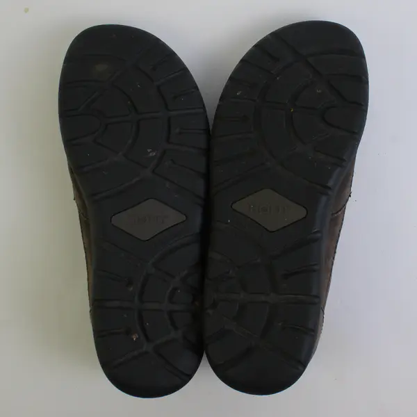 Born Solid Taupe Brown Color Leather Nigel Slip On Shoes Men's Size 9M