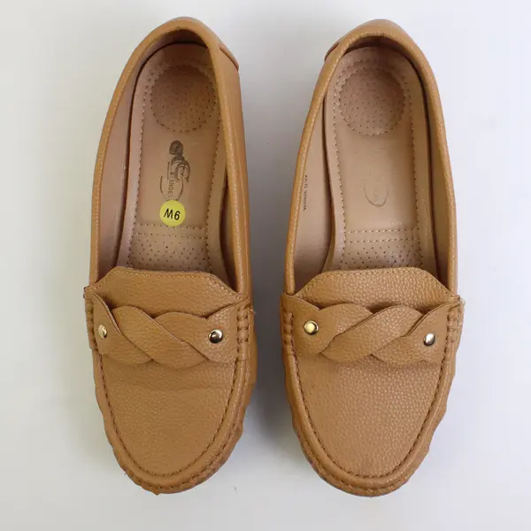 GC Shoes Beige Faux Leather Driving Loafers Decorative Vamp Strap Women's 9W