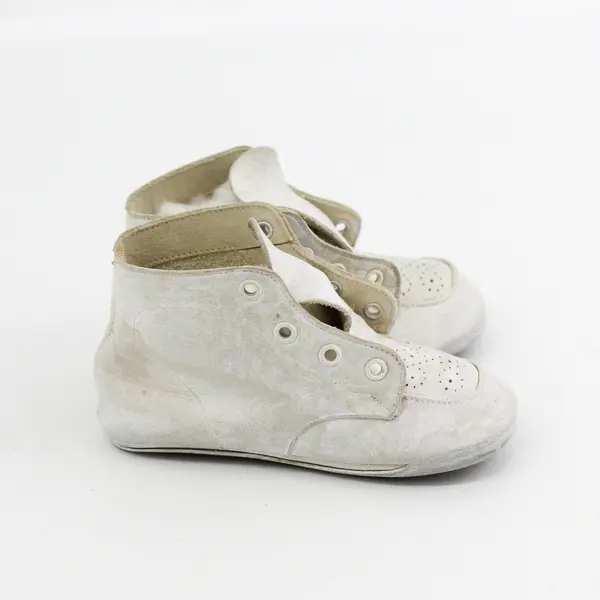 Vintage 1950's White Leather S636 Baby Shoes With Suede Soles Size 2