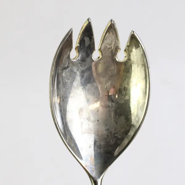 Vintage Ornate Engraved Leaf Pattern Zinc Alloy Silver Plated Salad Tongs 8.75”