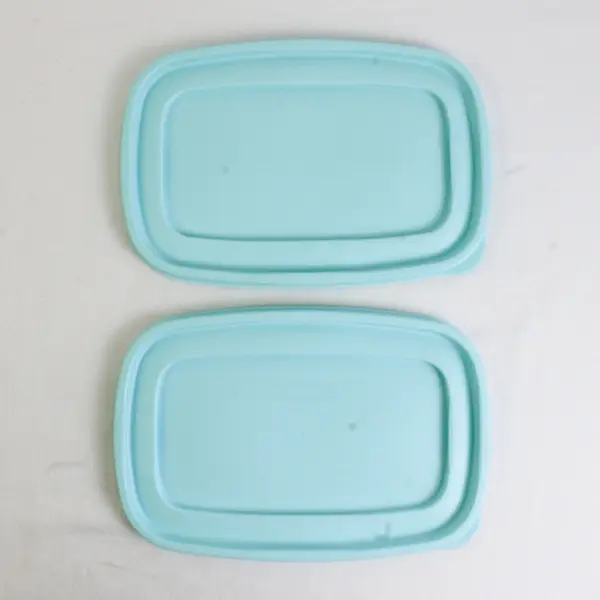 Lot of 2 Rubbermaid Plastic Containers 1.3 L & 2.0 L Light Blue Lid