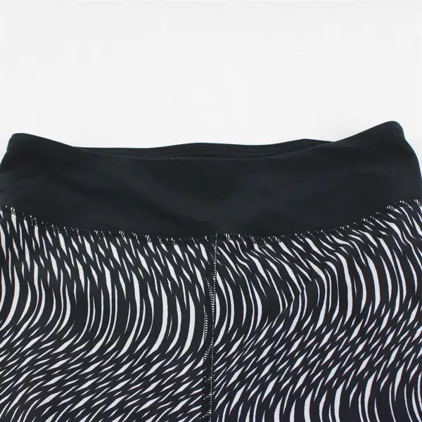 Under Armour Black and White Patterned Capri Compression Leggings Women's Small