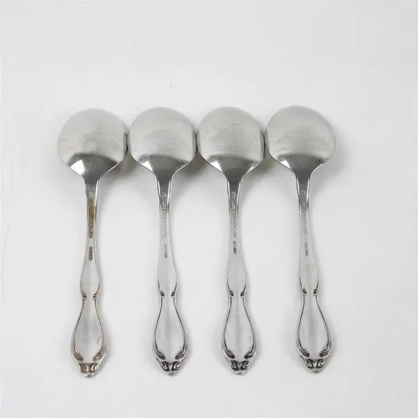 Set of 4 Oneida Strathmore Stainless Place/Oval Soup Spoons