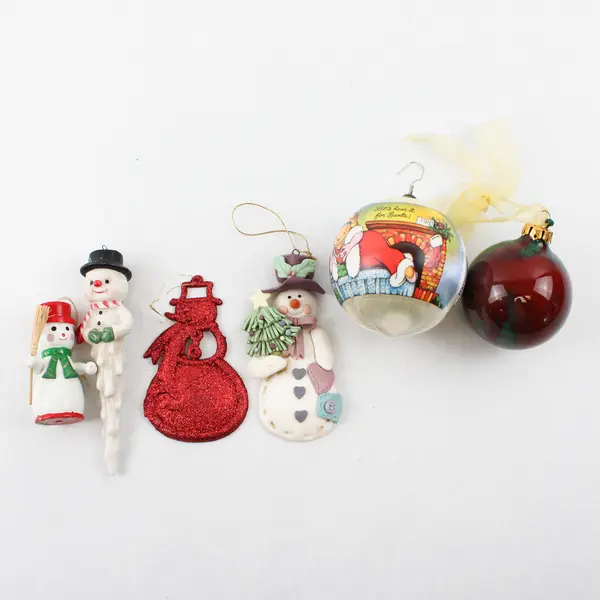 Lot of 6 Christmas Ornaments