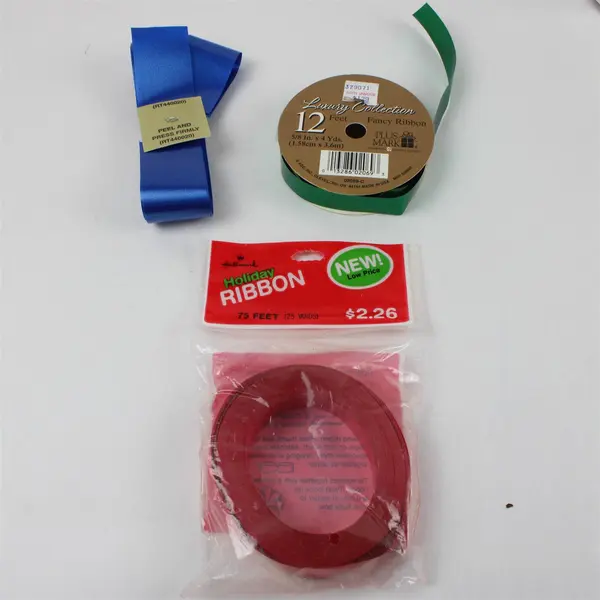 Lot of 11 Christmas & Party Decorations - 7 Bows 4 Ribbons Gift Wrap