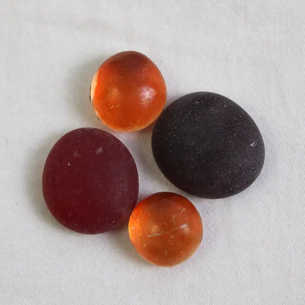 Lot Of 128 Unbranded Clear/Orange/Red Glass Stones/Pebbles