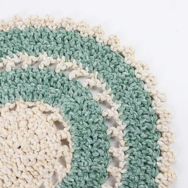 Vtg Lot of 4 Handmade Place Mats Green and Beige Oval Shaped