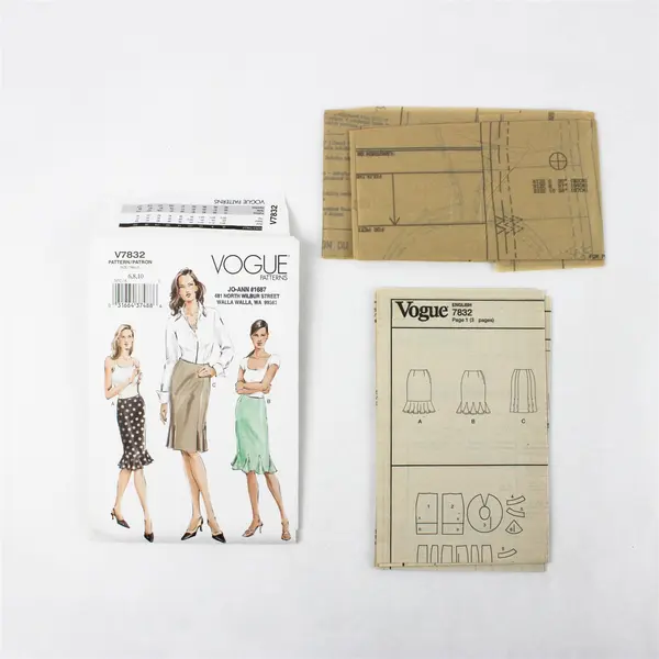 Lot of 2 Vintage Women's Skirt Patterns Vogue V7832 & Simplicity 0699 DD 4-10