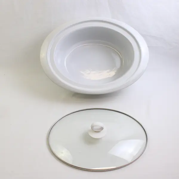 Unbranded Solid White Oval Slow Cooker Ceramic Interior Bowl 16.5" & Clear Lids