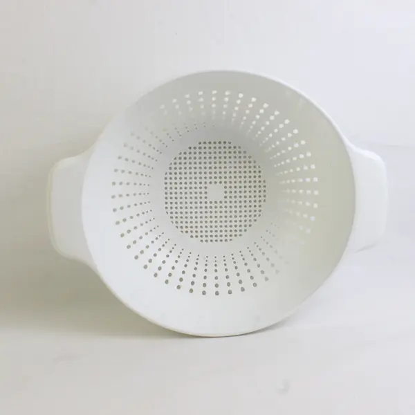 Unbranded Large Solid White Color Round Plastic Colander With Handles