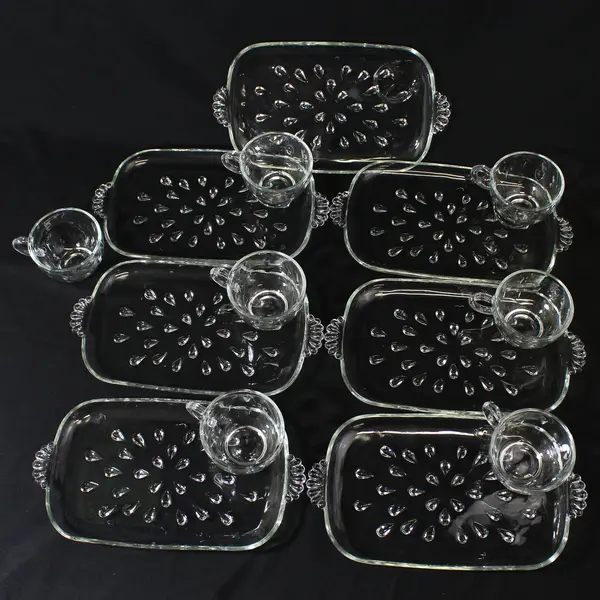 Set of 7 Hazel Atlas Teardrop Snack Sets Tray And Cup 