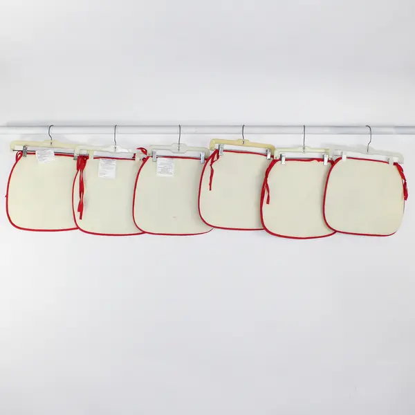Lot Of 6 Greenbrier International Matching Red Cardinal/Poinsettia Chair Cushion