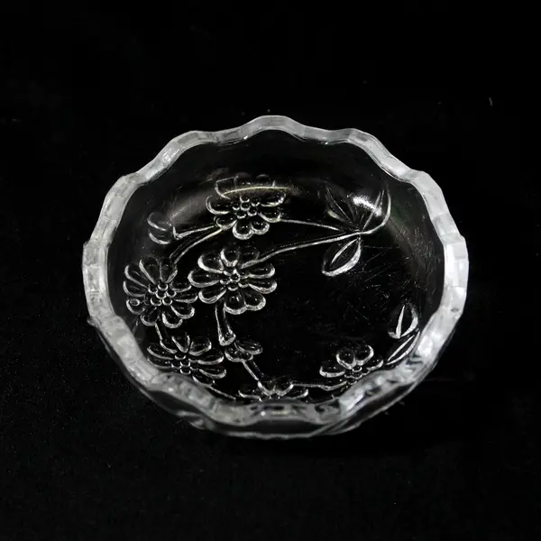 3 Inch Embossed Floral Crystal Trinket Dish With Display Easel