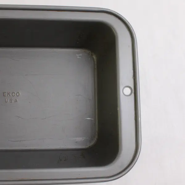 Ekco Grey Metal Rectangular Non-Stick Loaf Pan With Black Metal Lift For Bread