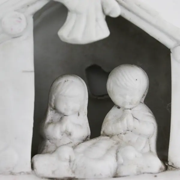 White  Ceramic Nativity 4.25" x 5.25" x 3.25"
