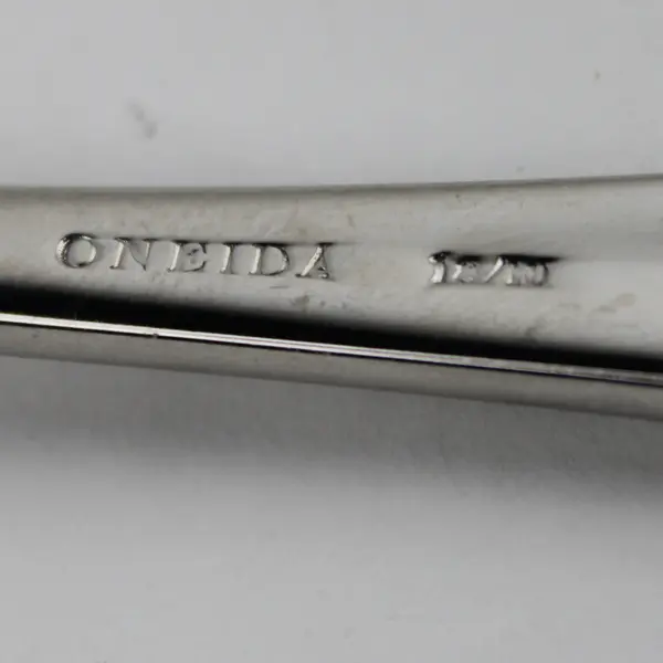 Lot of 2 Oneida Silver Chandler Glossy 18/10 Stainless Butter Knives 7" Rare