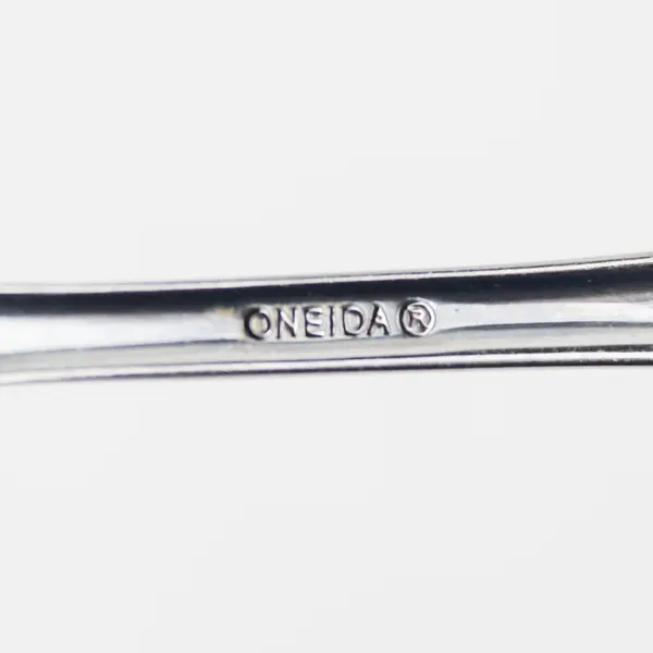 Lot of 4 Oneida Silver Satin Sand Dune Pattern Stainless Teaspoons 6.25" Good