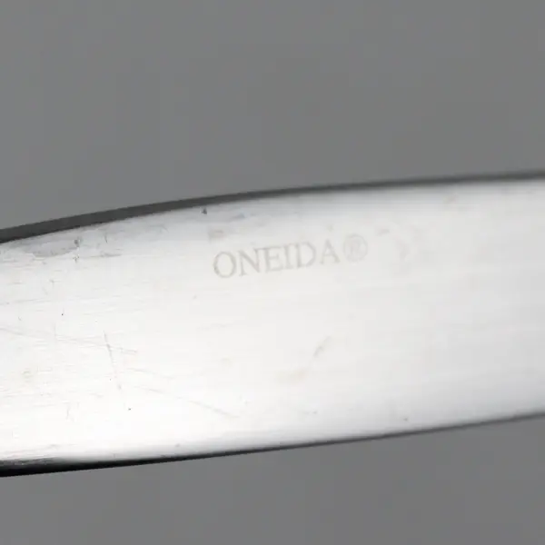 Lot of 7 Oneida Silver Satin Sand Dune Pattern SS Solid Dinner Knives 9.25" Good