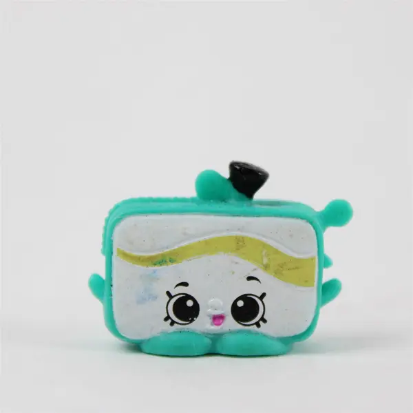 Lot of 6 Miniature Toys 4 Junior Monopoly Replacement Pieces & 2 Shopkins