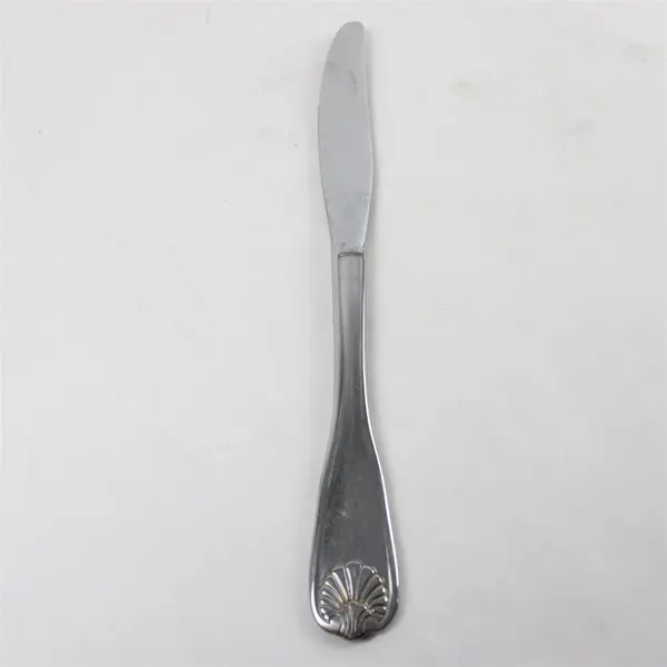 Set of 3 Oneida Tudor Shell Stainless Steel Dinner Knives 