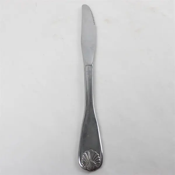 Set of 3 Oneida Tudor Shell Stainless Steel Dinner Knives 