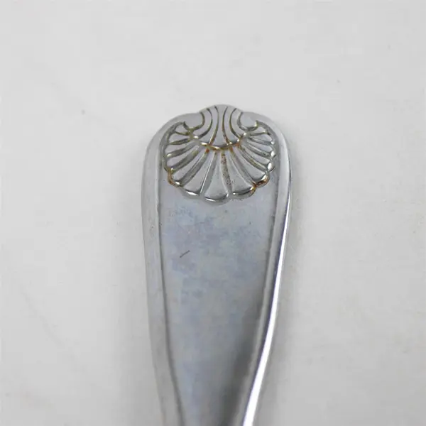 Set of 3 Oneida Tudor Shell Stainless Steel Dinner Knives 