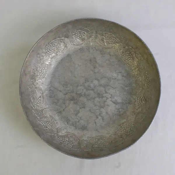 Everlast Grape/Vine Patterned Round Hammered Aluminum Bowl 10.25" Diameter