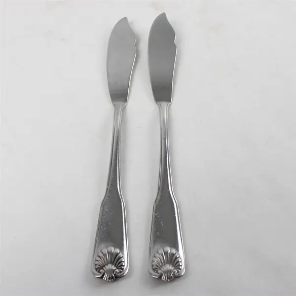 Set of 2 Oneida Tudor Shell Stainless Flat Handle Master Butter Knives