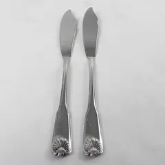 Set of 2 Oneida Tudor Shell Stainless Flat Handle Master Butter Knives