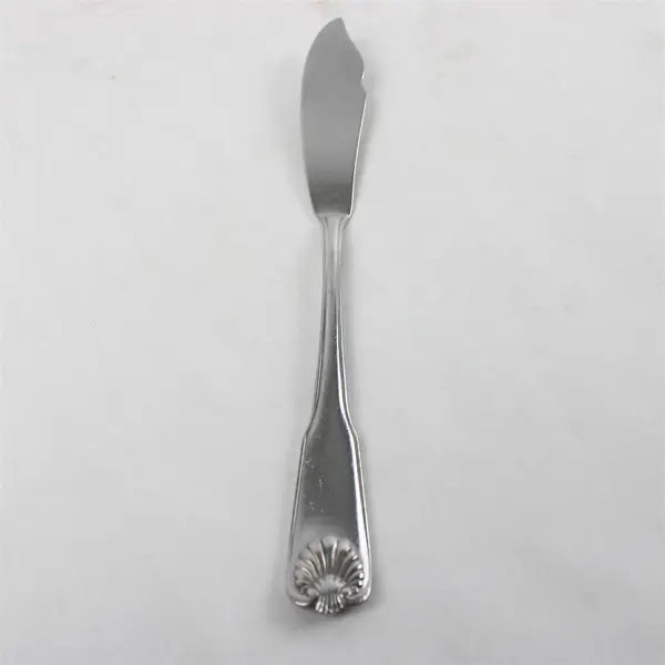 Set of 2 Oneida Tudor Shell Stainless Flat Handle Master Butter Knives