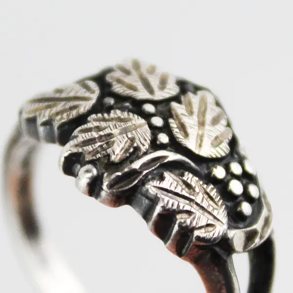Wheeler Mfg Size 6.5 Sterling Silver Grape Leaf Ring