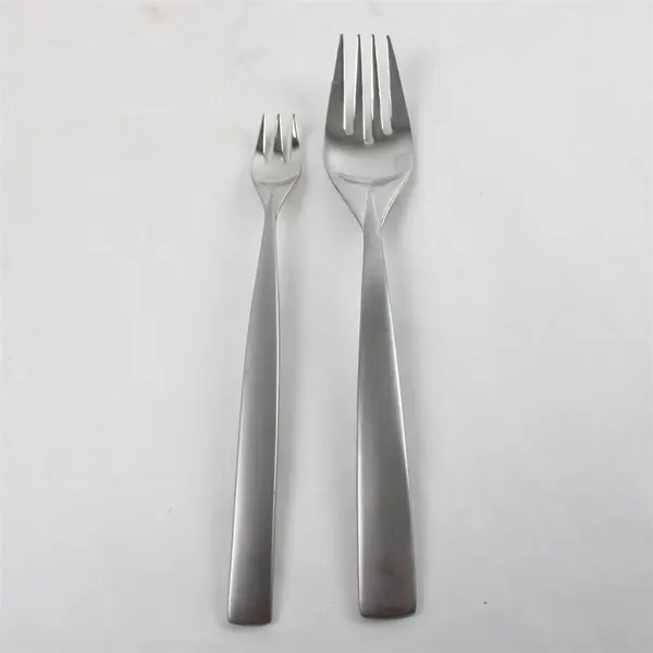 Lot of 2 Oneida Stiletto Frost Stainless Salad & Cocktail Seafood Forks