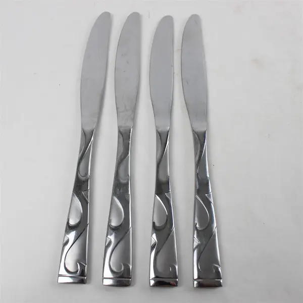 Set of 4 Oneida Tuscany Modern Solid Dinner Knives 
