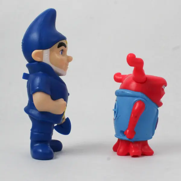 Lot of 3 Fast Food Toys - Powerpuff Blossom Ring, Oh (Home), Gnomeo