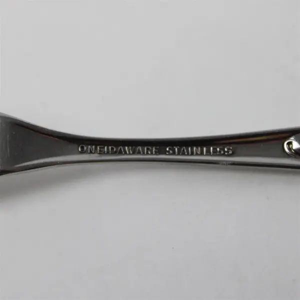 Oneida Twin Rose Stainless Flat Handle Master Butter Knife