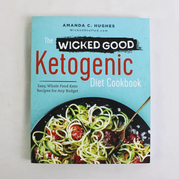 The Wicked Good Ketogenic Diet Cookbook Amanda C Hughes 2016 PB Very Good
