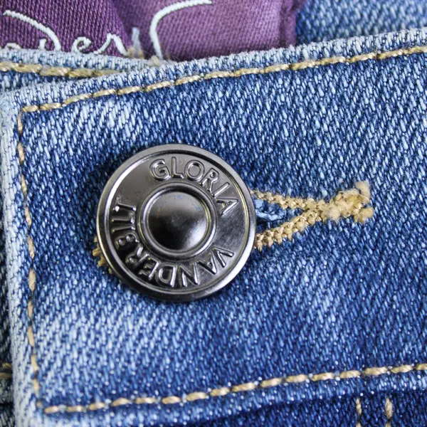 NWT Gloria Vanderbilt Women's 12 Light Wash Amanda Tapered Leg Jeans