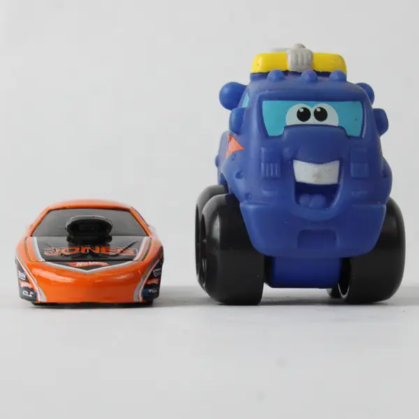 Lot of 2 Hot Wheels & Blue Tow Truck Diecast Toy Cars Collectible