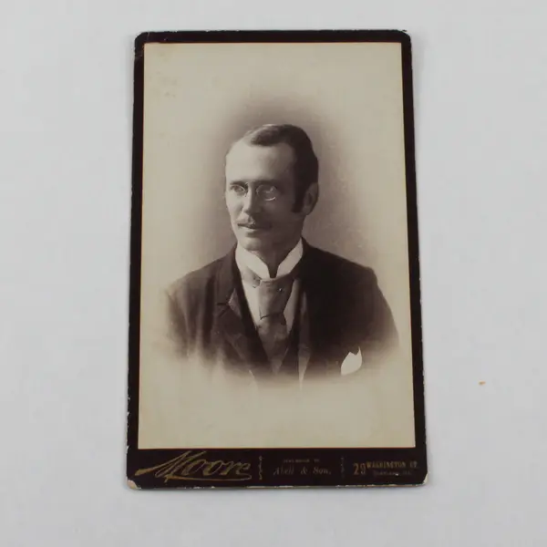 Large Cabinet Photo Portrait E.W. Moore Portland Oregon 1890 Man With Glasses