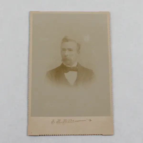 Older Man Cabinet Card Portrait Photo J.N. Hobbs McMinnville Oregon