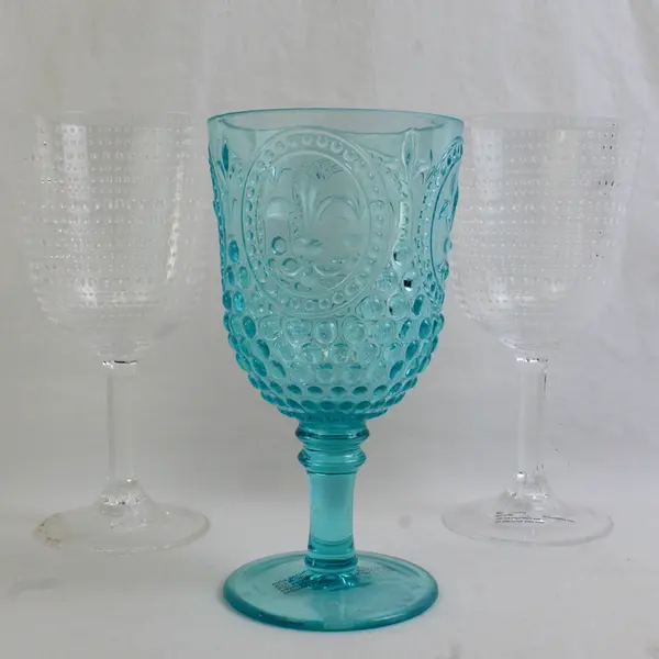 Lot Of 3 Unbranded Clear Plastic Stemmed Wine Glasses (2 Matching Clear, 1 Teal)