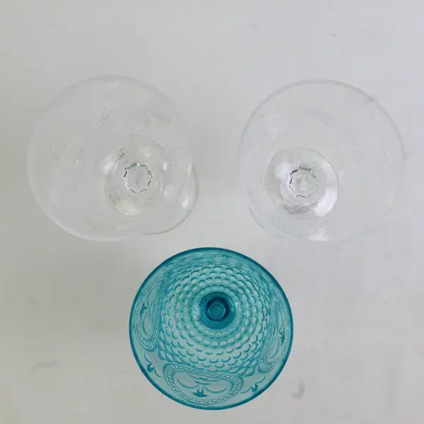 Lot Of 3 Unbranded Clear Plastic Stemmed Wine Glasses (2 Matching Clear, 1 Teal)