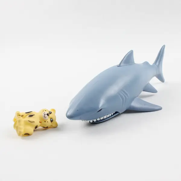 Lot of 6 Small Toys Mixed Action Figures & Accessories 