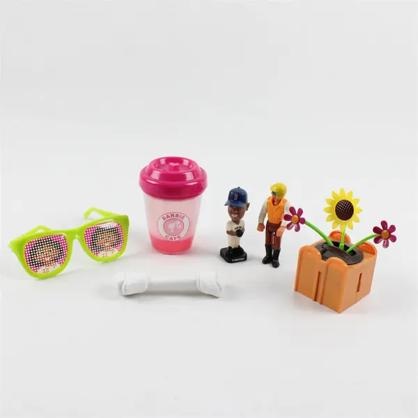 Lot of 6 Small Mixed Toys Action Figures Collectible