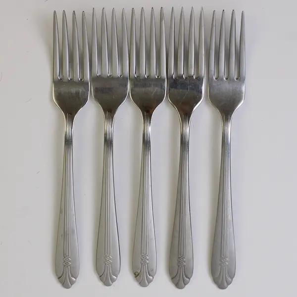 Set of 5 Oneida Tempo Design Deluxe Stainless Dinner Forks 
