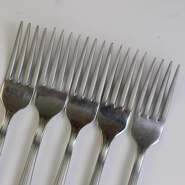 Set of 5 Oneida Tempo Design Deluxe Stainless Dinner Forks 